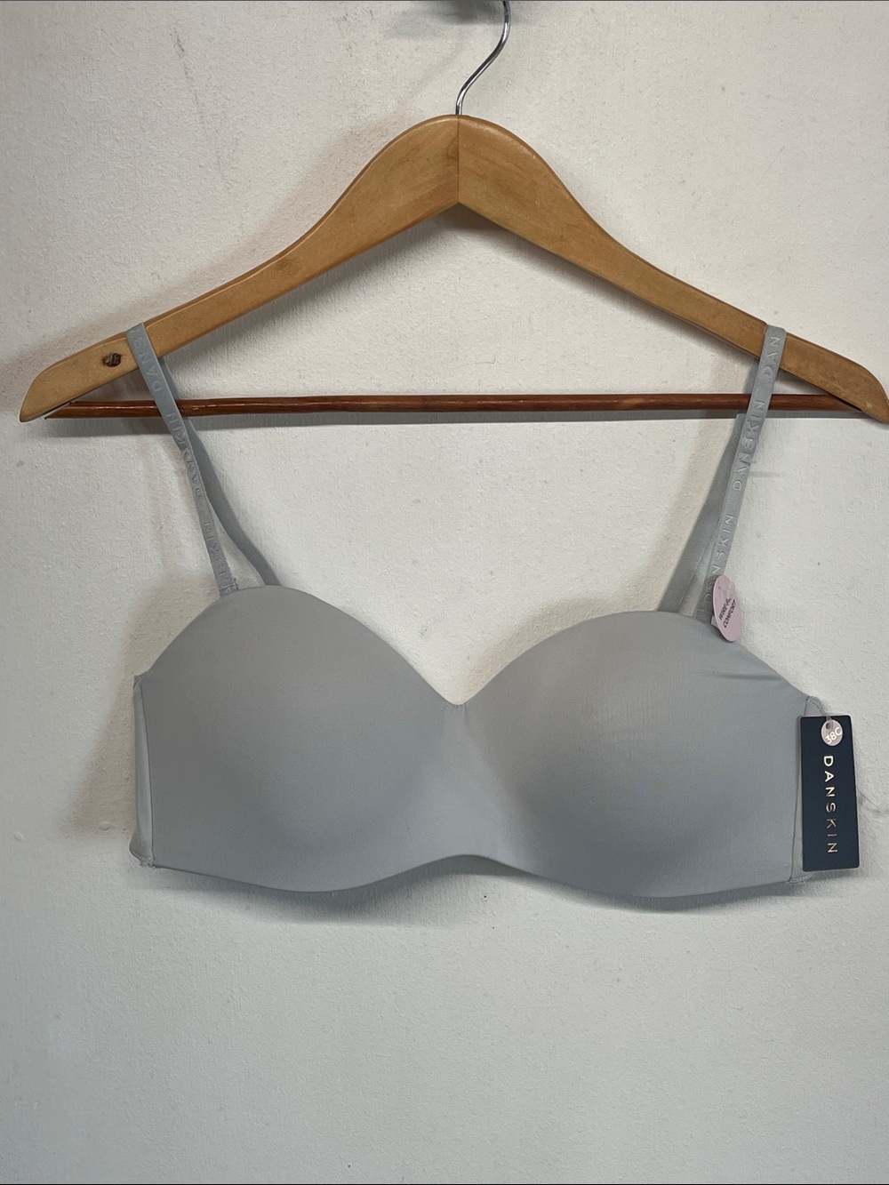 $64 NWT Danskin Gray Strapless Smooth Wireless Convertible bra NWT 38V